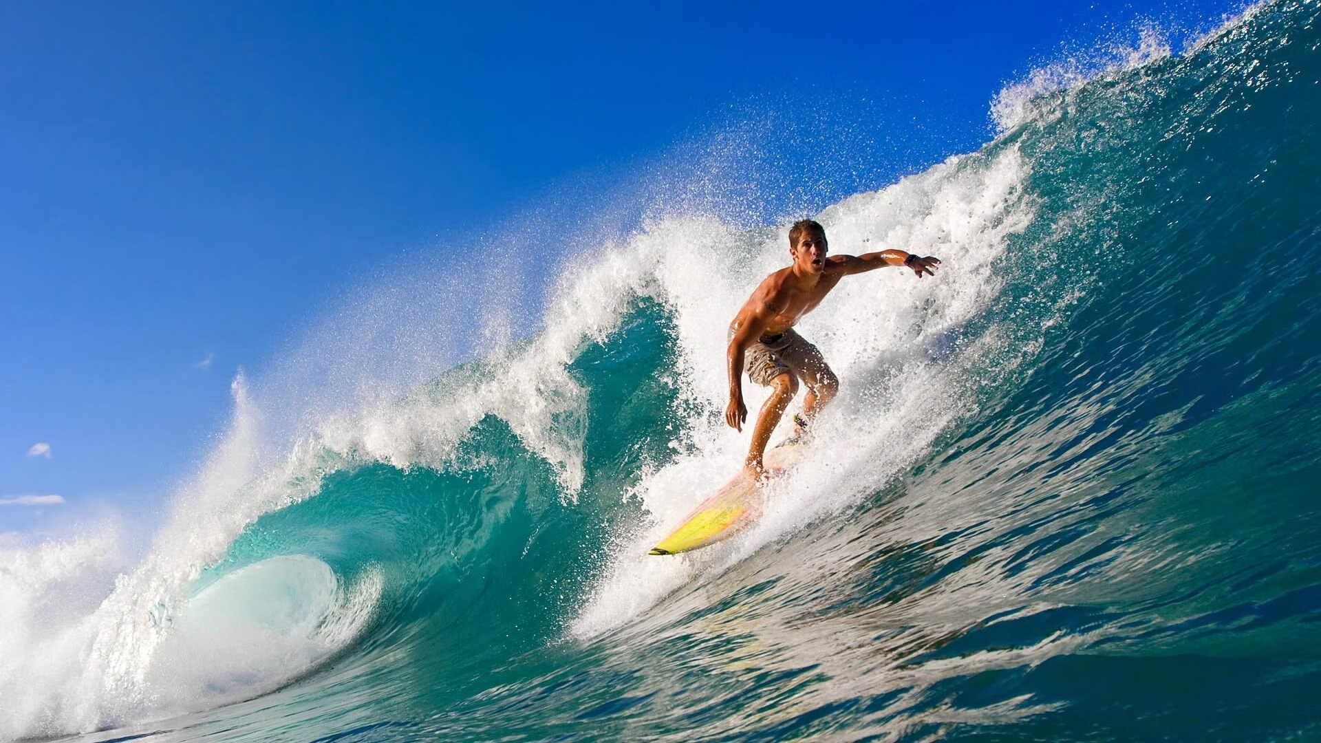 C罗击中横梁错失绝杀机会,c罗打比赛